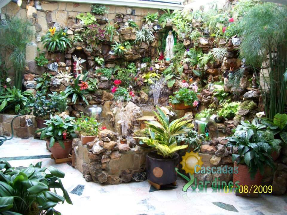 cascadas en piedras naturales