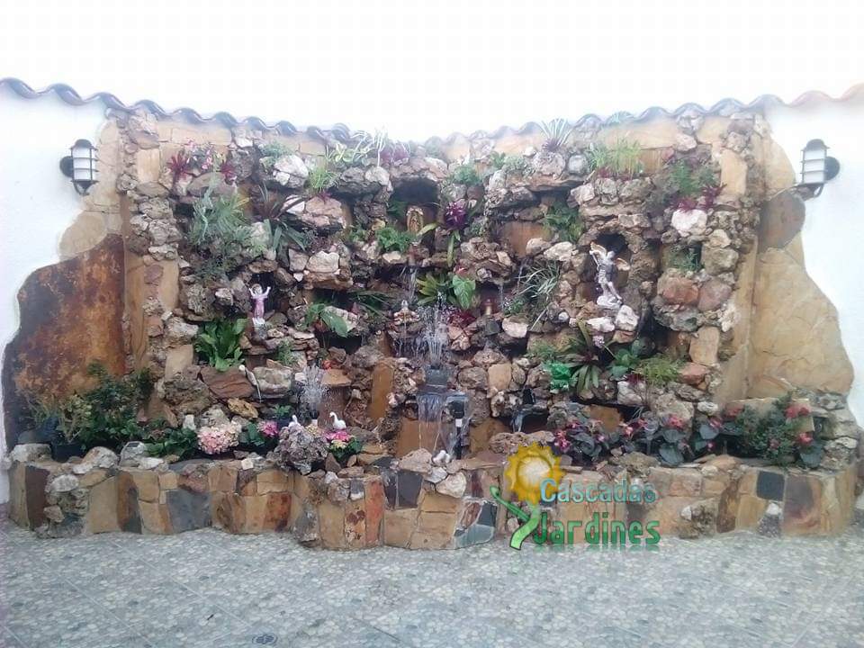 cascadas en piedras naturales